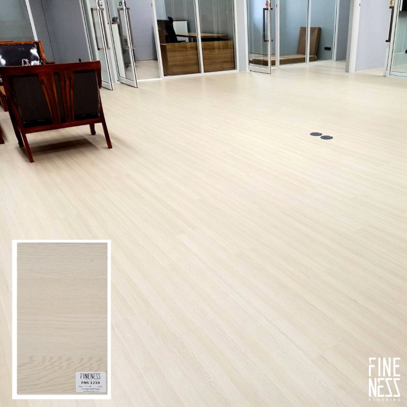 FINENESS FLOORING FNS 1218 พื้น SPC คลิ๊กล็อค ลายไม้ สีครีม หนา 5.5 มม.