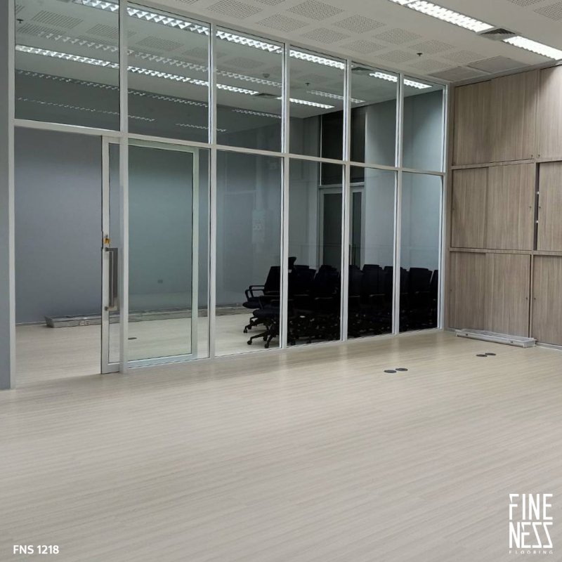 FINENESS FLOORING FNS 1218 พื้น SPC คลิ๊กล็อค ลายไม้ สีครีม หนา 5.5 มม.