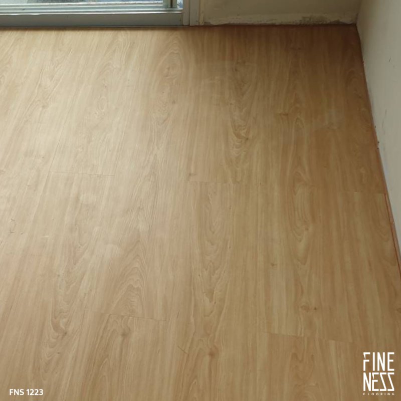 FINENESS FLOORING FNS1223 พื้น SPC คลิ๊กล็อค ลายไม้ สีไม้แอช หนา 5.5 มม.