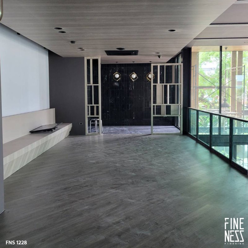 FINENESS FLOORING FNS 1228 พื้น SPC คลิ๊กล็อค ลายไม้ สีเทาเข้ม หนา 5.5 มม.