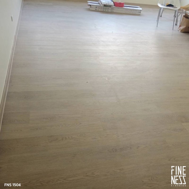 FINENESS FLOORING FNS 1504 พื้น SPC คลิ๊กล็อค ลายไม้สีธรรมชาติ หนา 5.5 มม.