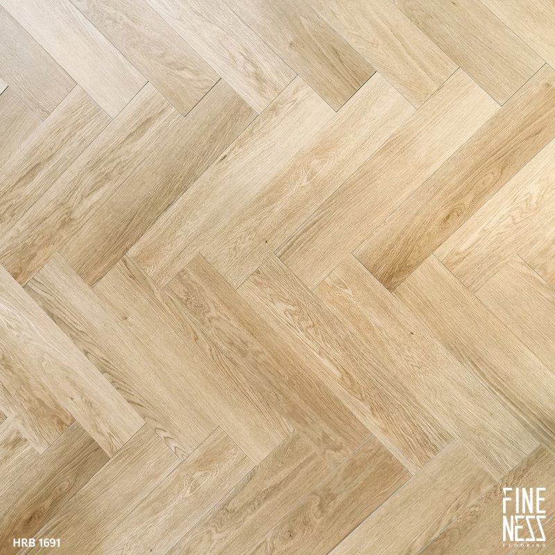 FINENESS FLOORING กระเบื้อง SPC HERRINGBONE HRB 1691 สีไม้โอ๊ค ลายก้างปลา คลิ๊กล็อค สีไม้สน หนา 5 มม.